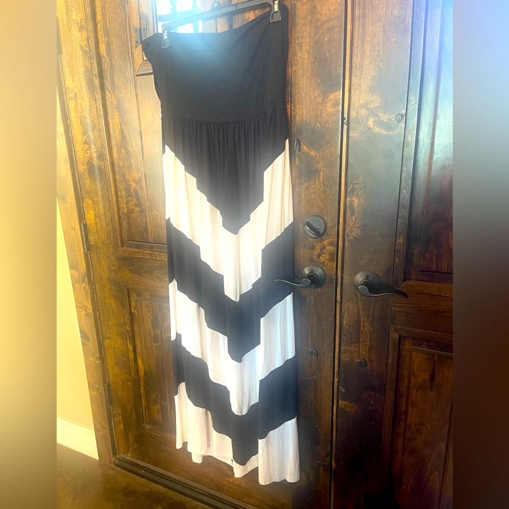 Strapless Black & White Sundress